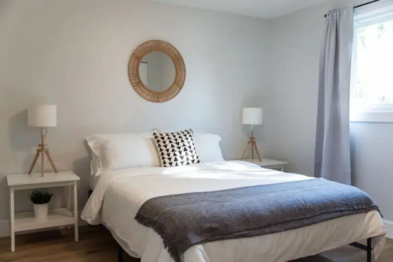 Bright and welcoming room with queen bed, perfect for families or friends traveling together.