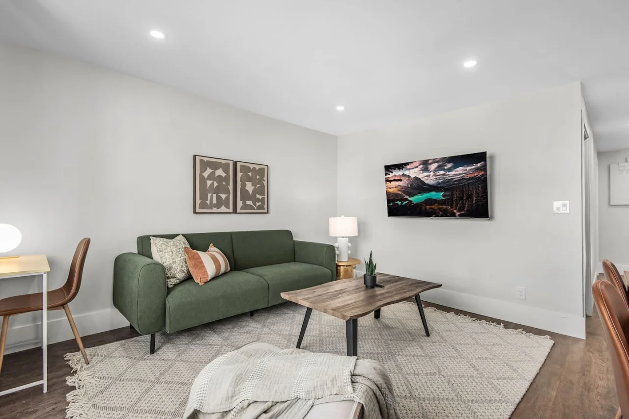 The living room’s cozy vibe makes it the perfect spot to relax, with ample seating and a warm ambiance.