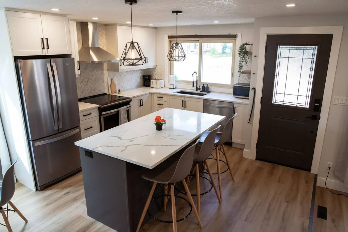 You can almost hear the sizzle of ingredients as you cook in the well-equipped kitchen, where every detail is designed for convenience.
