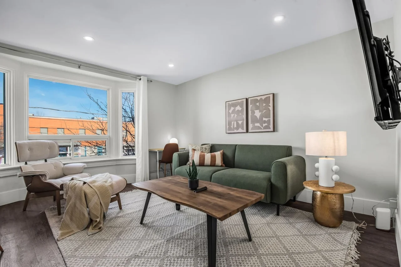 The living room’s cozy vibe makes it the perfect spot to relax, with ample seating and a warm ambiance.