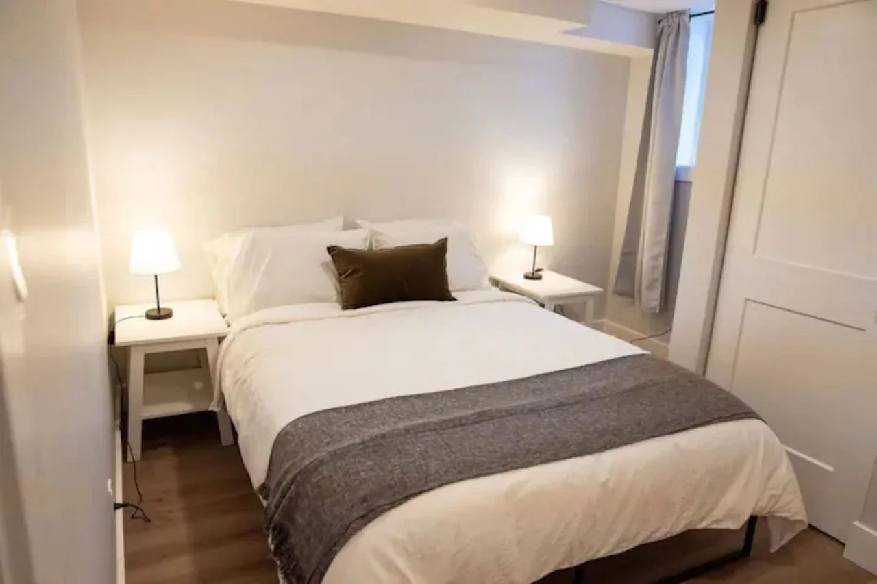 As you lie back on the queen bed, you are surrounded by elegant decor and a soothing color palette that calms the senses.