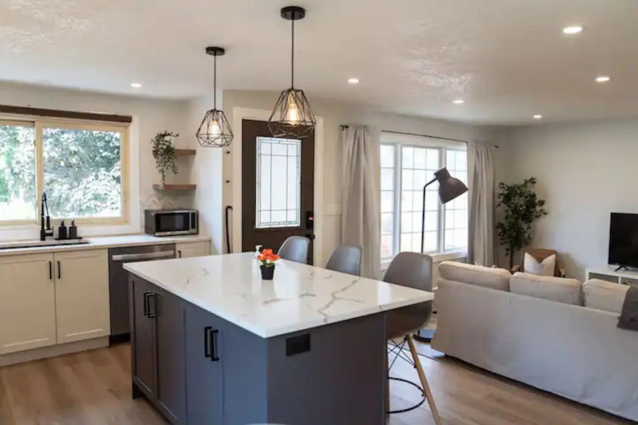 An open-concept area featuring a modern furnishings, and a stylish entertainment setup—ideal for gatherings and relaxation.