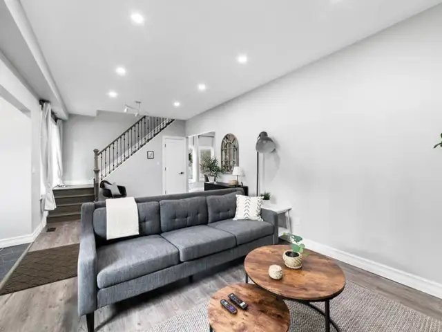 4Bed Near Downtown & Border + Parking + Wi-Fi