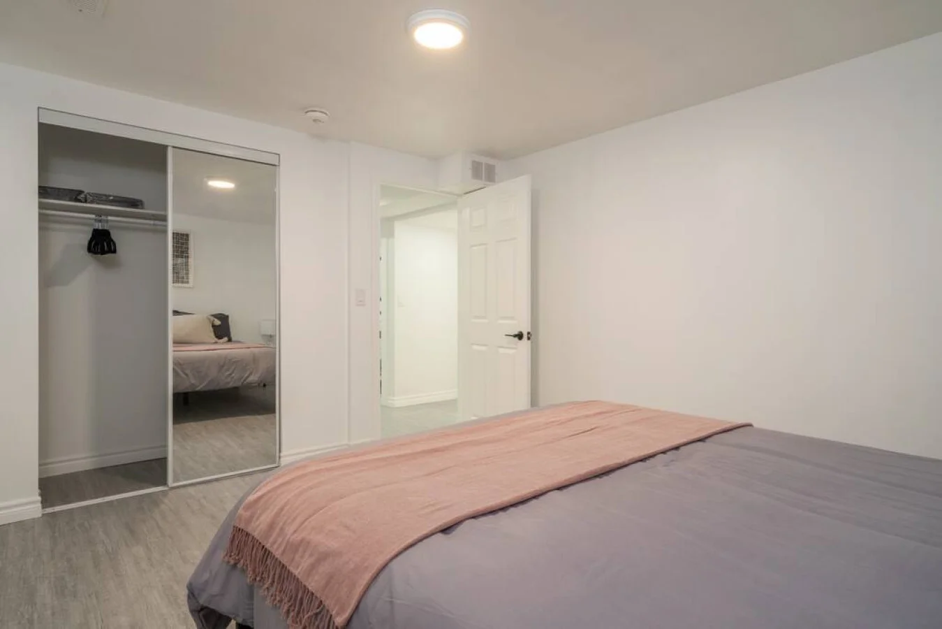You’ll feel enveloped in warmth in this charming room with its rich wood accents and inviting bed. Wake up refreshed, surrounded by rustic coziness, and enjoy the perfect mix of comfort and natural vibes
