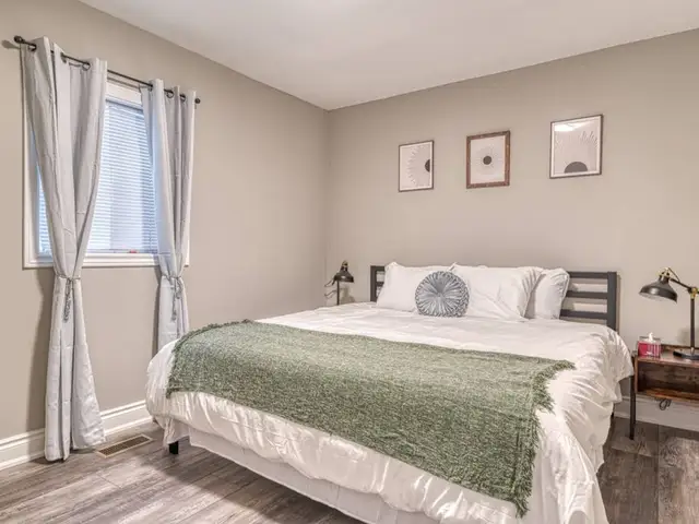 Hunter – Main · White Kirkendall – Mins to DT Hamilton- 3 Bed Home