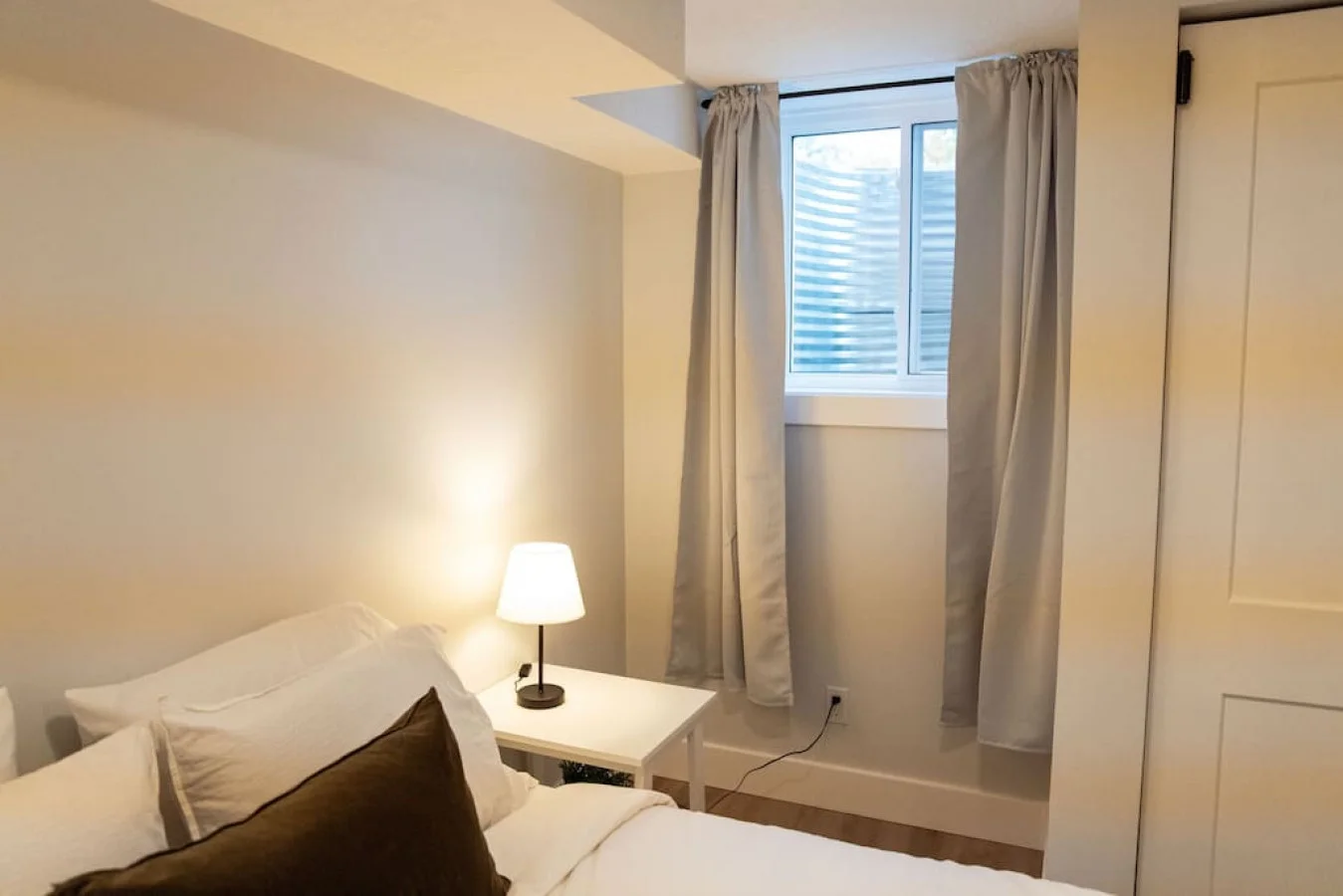You’ll feel enveloped in warmth in this charming room with its rich wood accents and inviting bed. Wake up refreshed, surrounded by rustic coziness, and enjoy the perfect mix of comfort and natural vibes