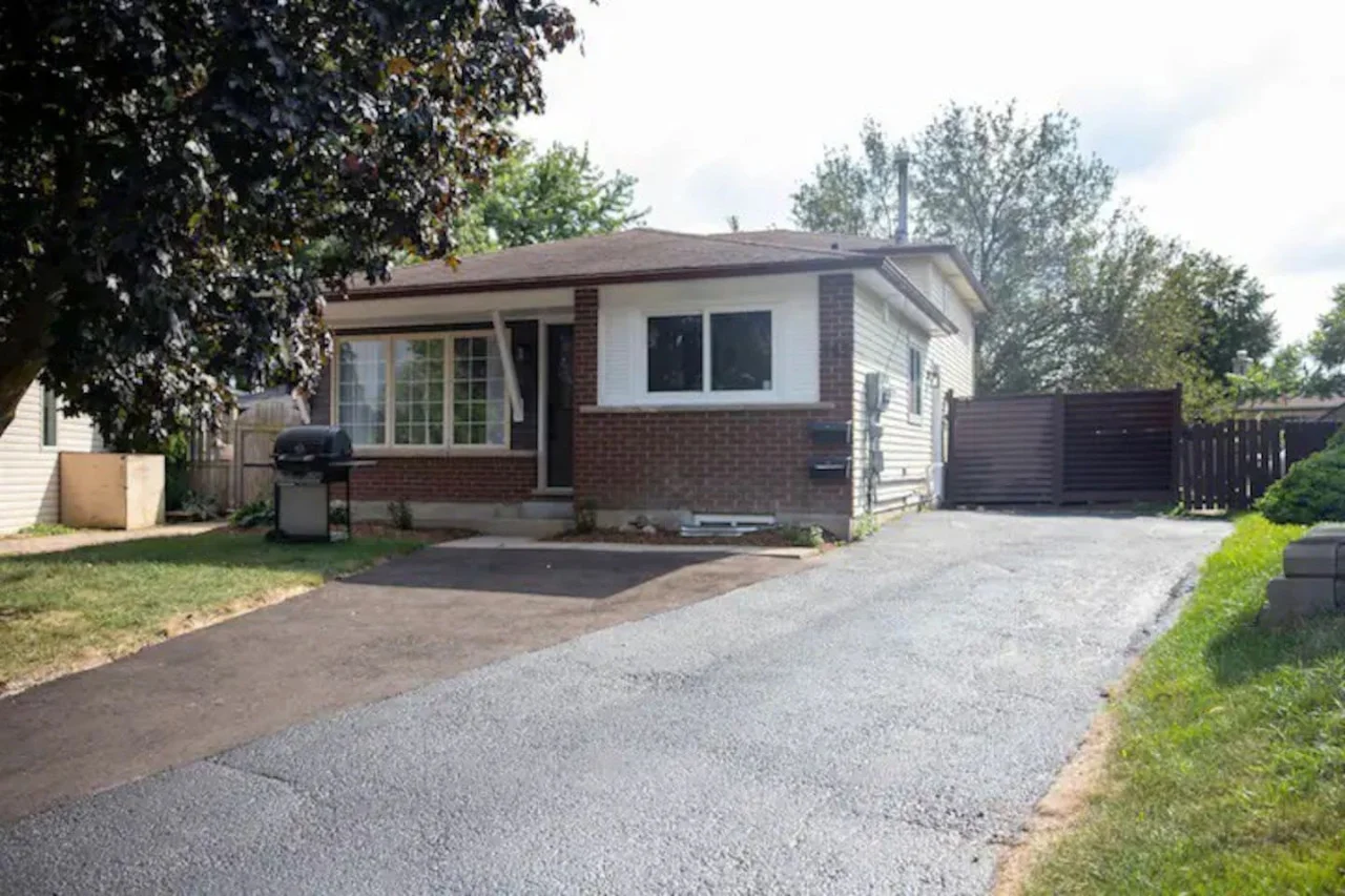 The house’s exterior is a blend of modern and classic design elements, creating a welcoming and stylish facade.