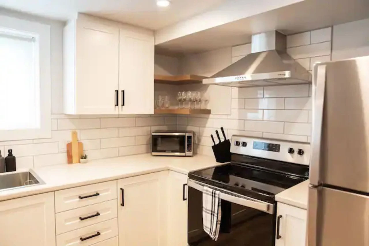 The kitchen invites you to experiment with new recipes, offering a stylish and practical space to cook and create.