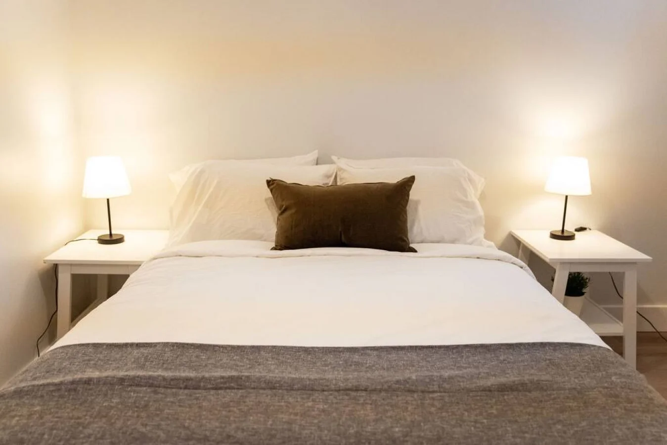 You’ll feel enveloped in warmth in this charming room with its rich wood accents and inviting bed. Wake up refreshed, surrounded by rustic coziness, and enjoy the perfect mix of comfort and natural vibes