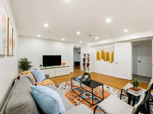 1 BR Suite W/Parking| Near Yorkdale Mall & Transit