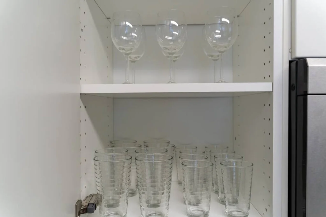 wine glasses and drinking glasses