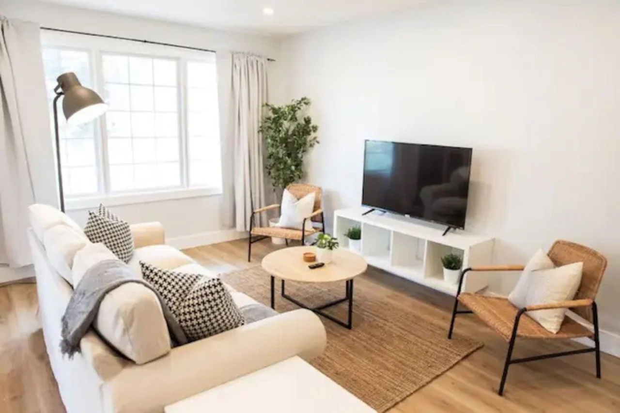 5Bd/2Ba Luxe Family Home – WIFI, Parking