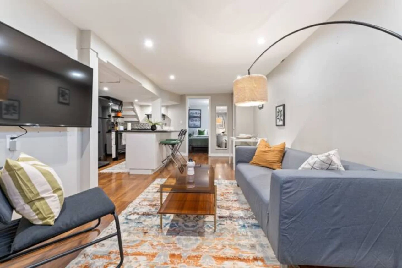Open-concept area featuring a modern furnishings, and a stylish entertainment setup—ideal for gatherings and relaxation.