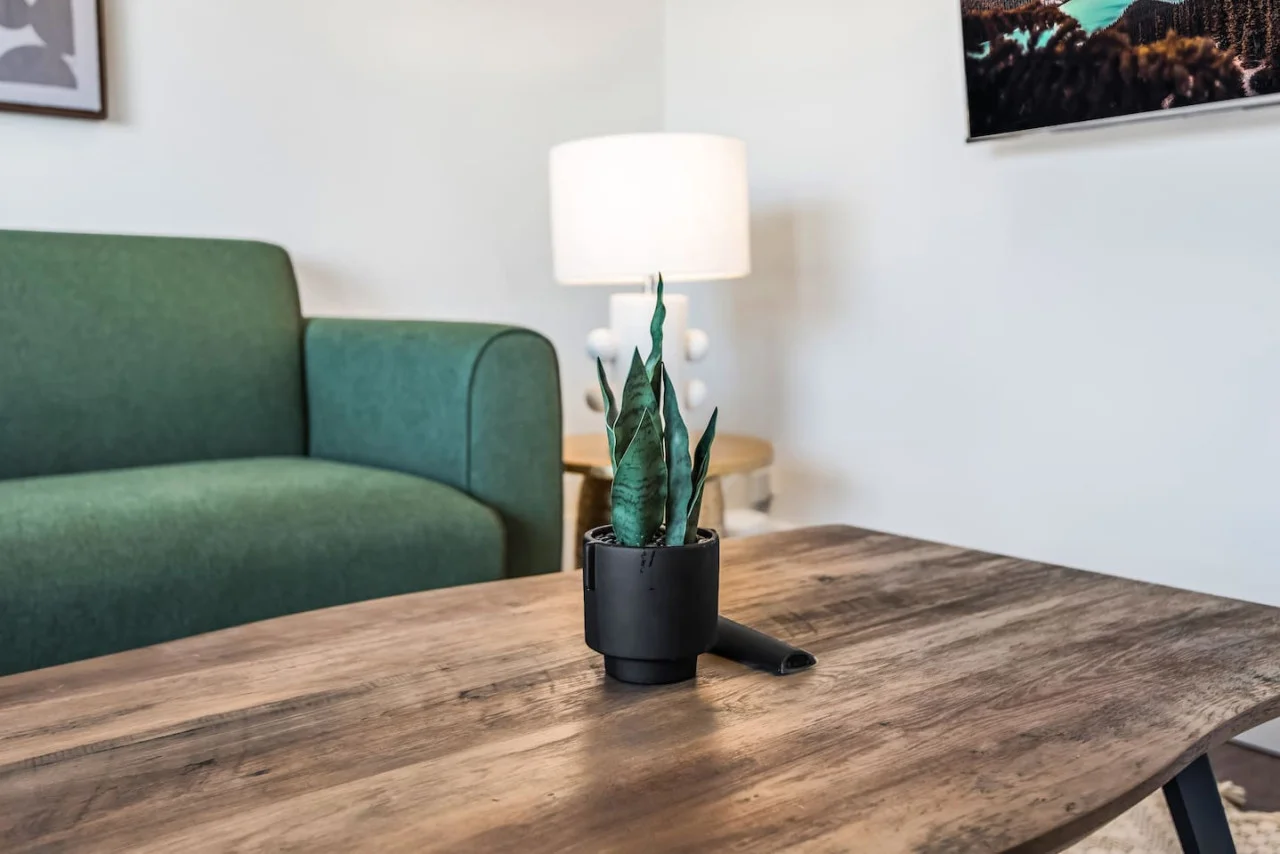 The living room’s cozy vibe makes it the perfect spot to relax, with ample seating and a warm ambiance.