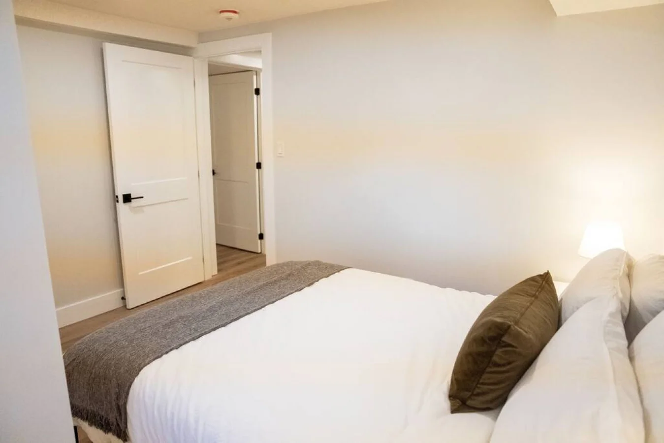 You’ll feel enveloped in warmth in this charming room with its rich wood accents and inviting bed. Wake up refreshed, surrounded by rustic coziness, and enjoy the perfect mix of comfort and natural vibes