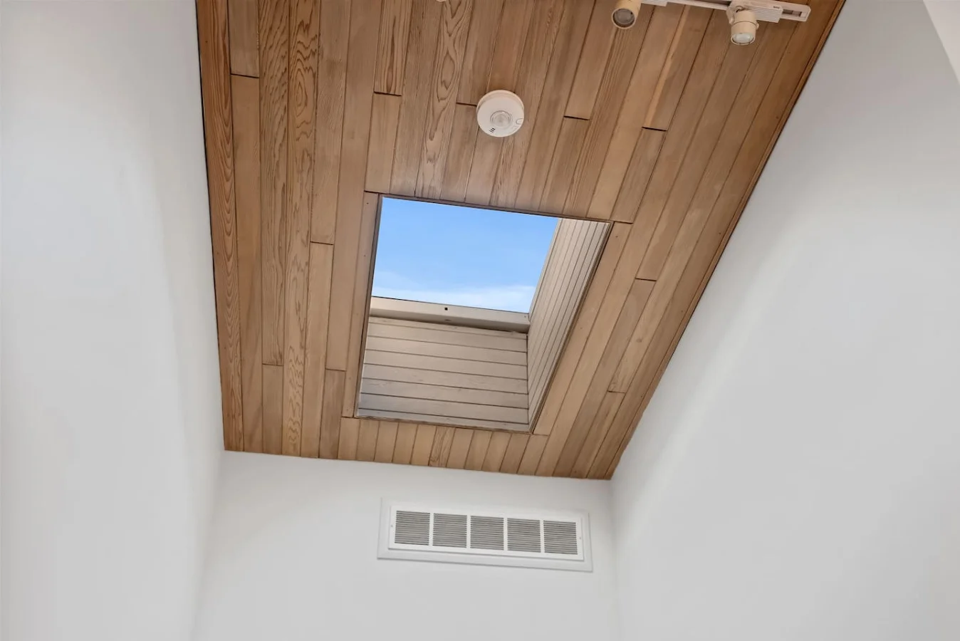 A sophisticated design that is gender-neutral so everyone can enjoy the living space throughout the day.