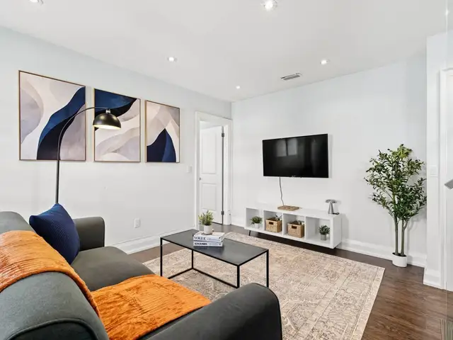 3 beds w/ Patio + BBQ + Near Woodbine Beach, Sleeps 6