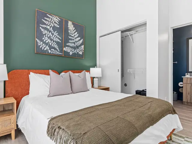 Modern & Cozy Stay in Minneapolis | Rooftop!