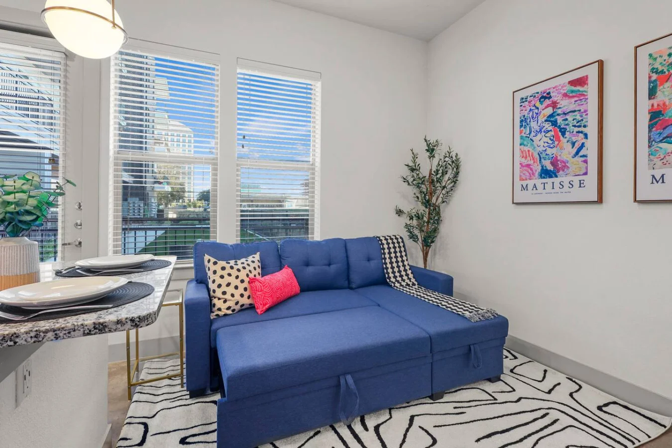 The living room invite you to relax and unwind, with a layout designed to maximize comfort and tranquility.