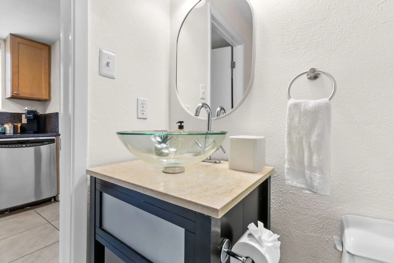 Modern sink with clean, hotel-style finish