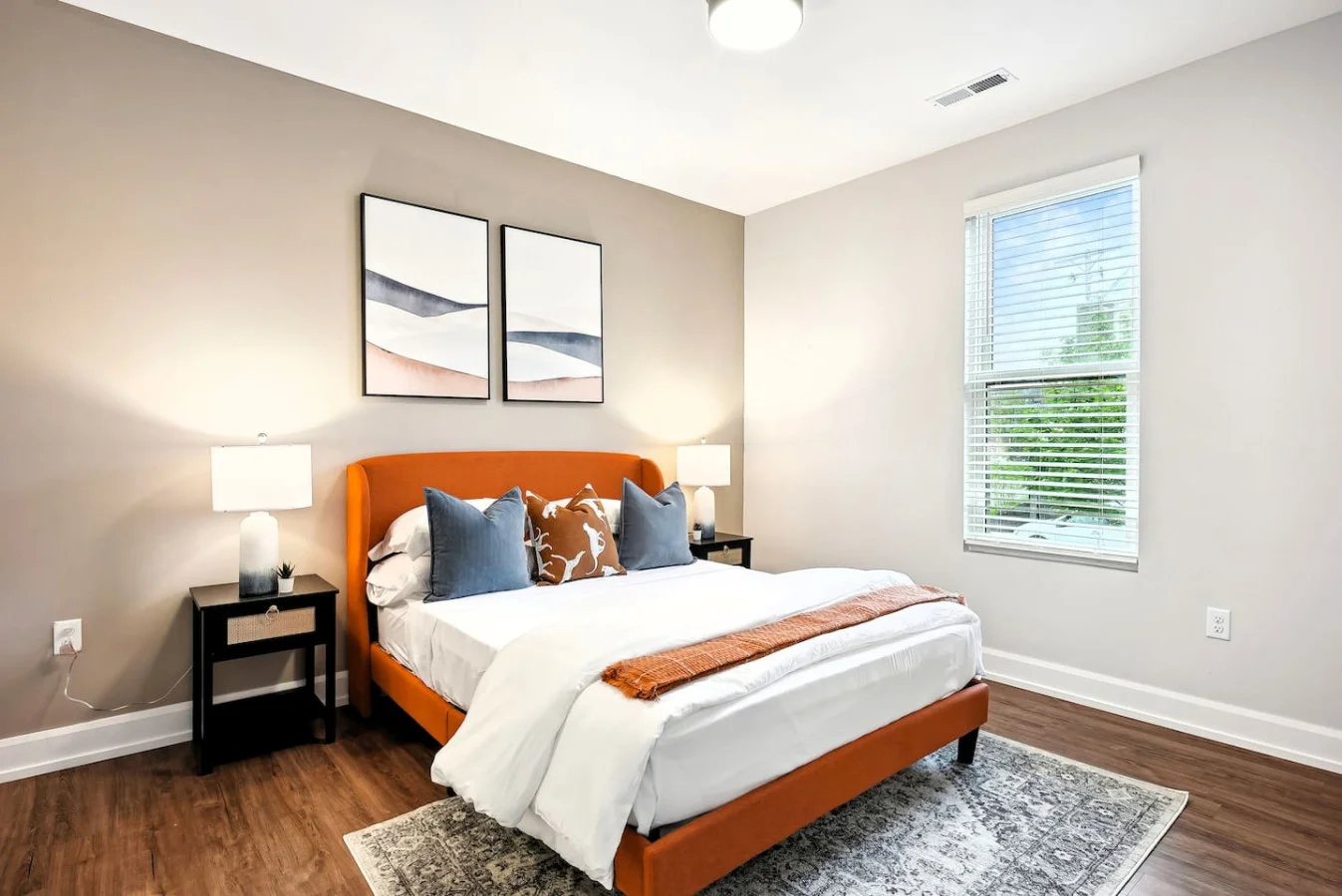Bright and welcoming room with queen bed, perfect for families or friends traveling together.