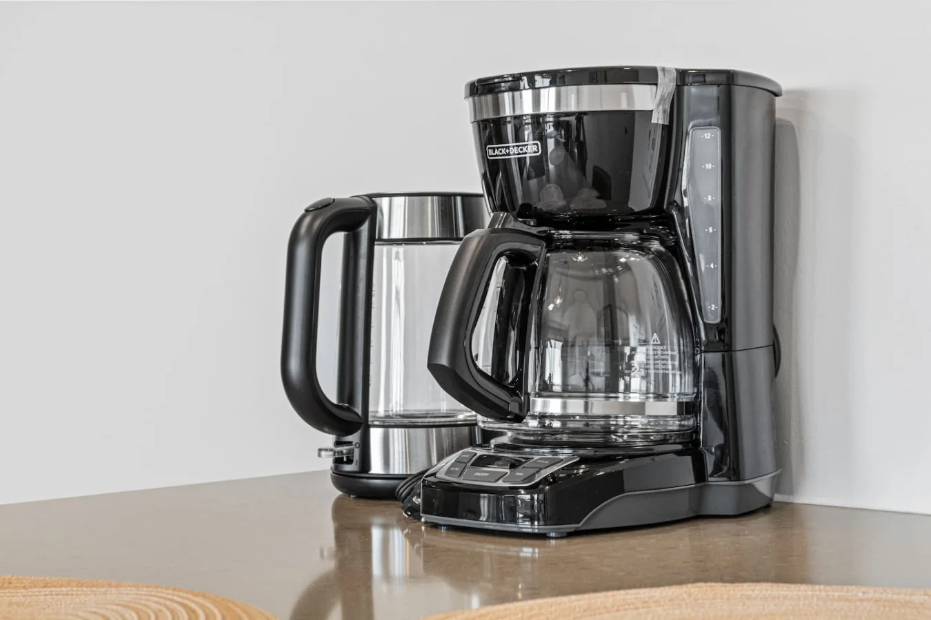 You’ll love the convenience of this fully equipped kitchen, where you can brew coffee, cook meals, or prepare snacks. The cozy layout and warm ambiance make cooking here a delightful part of your stay.