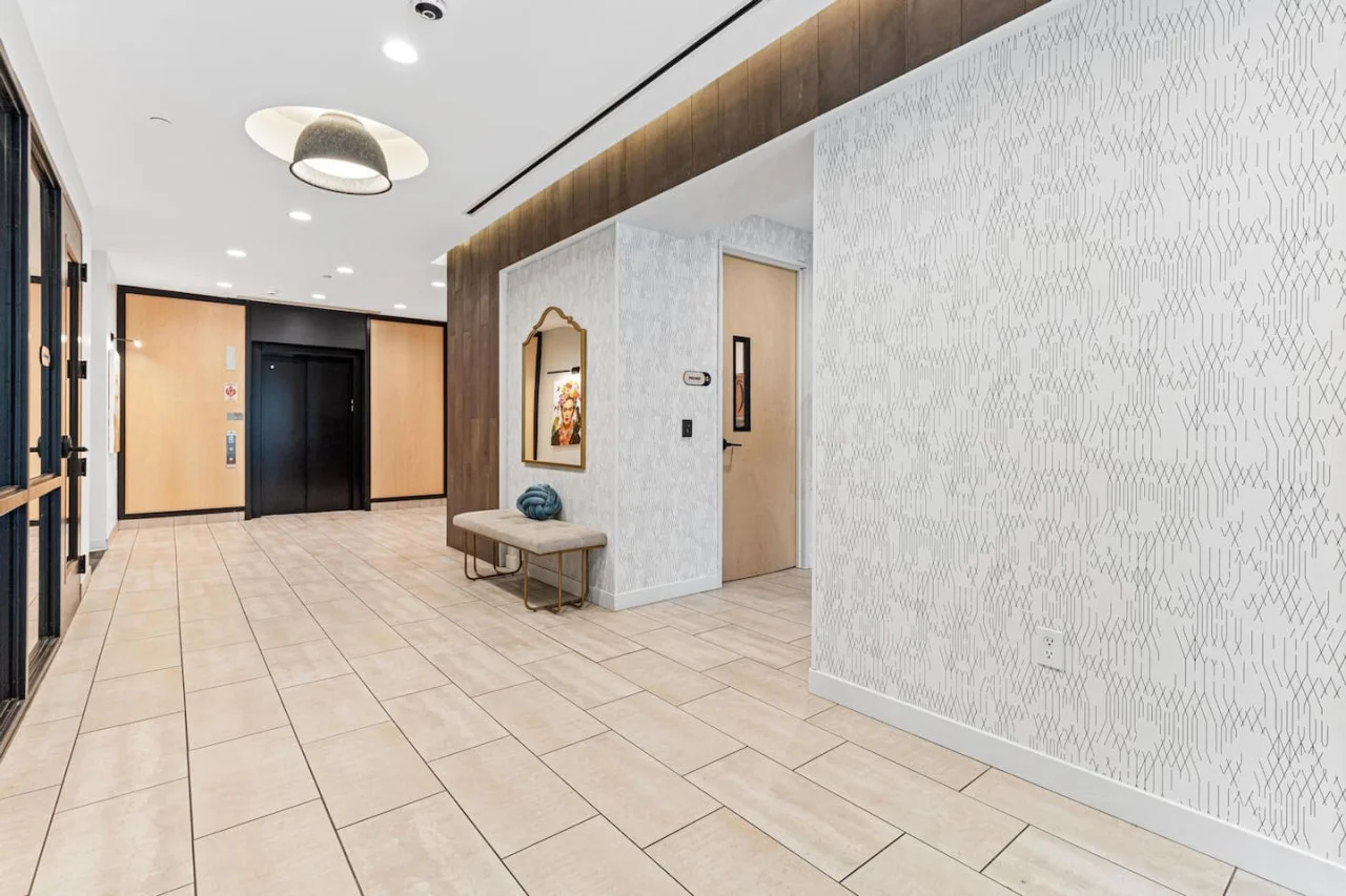 Elevator, Building Foyer