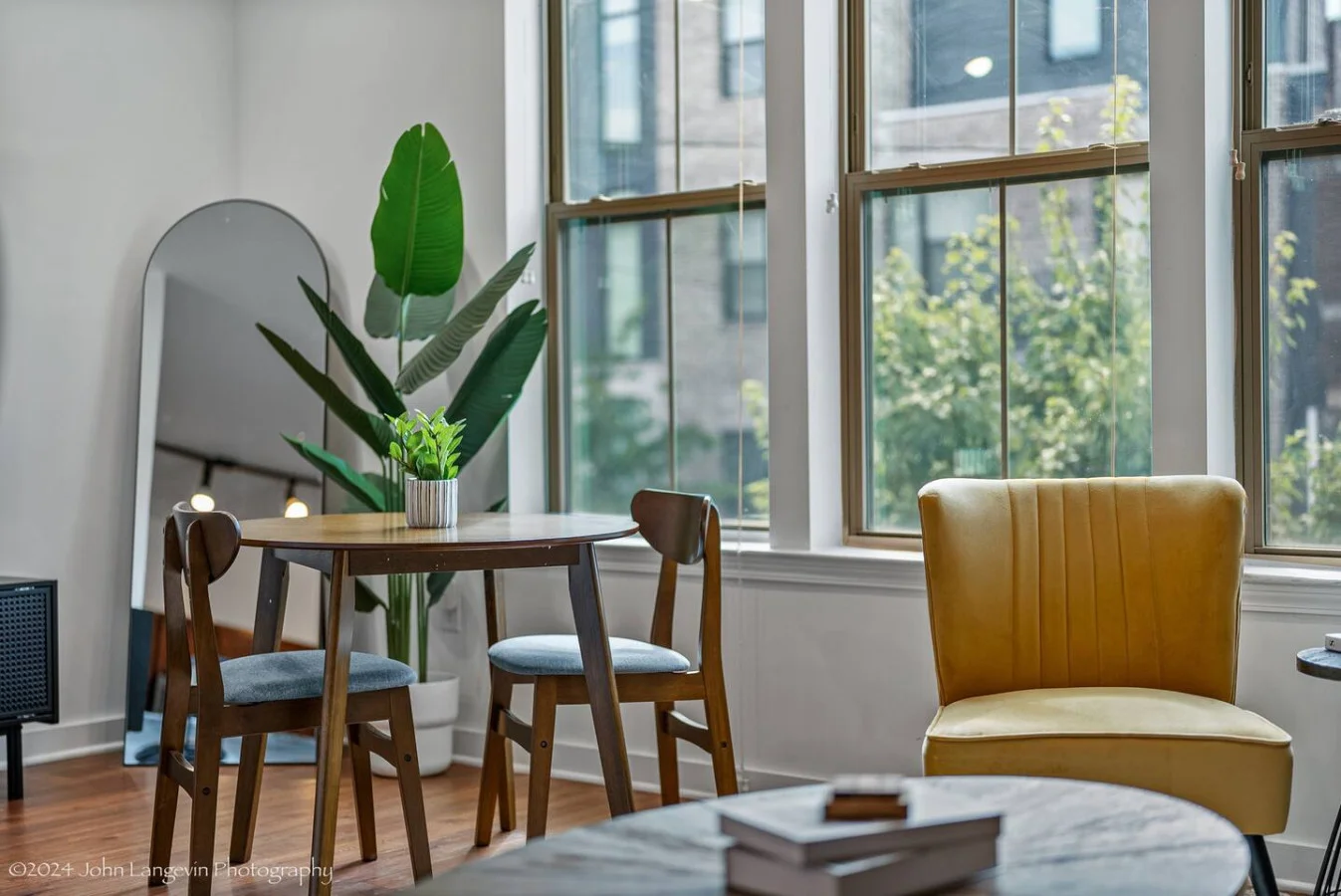 You are surrounded by tasteful decor and warm tones for a perfect setting for any occasion.