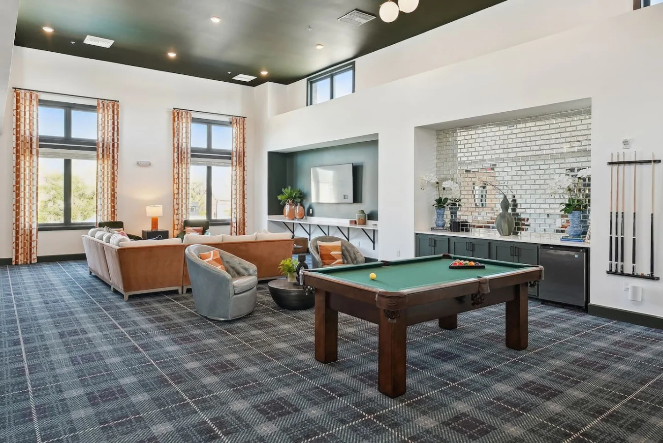 Spacious gaming room