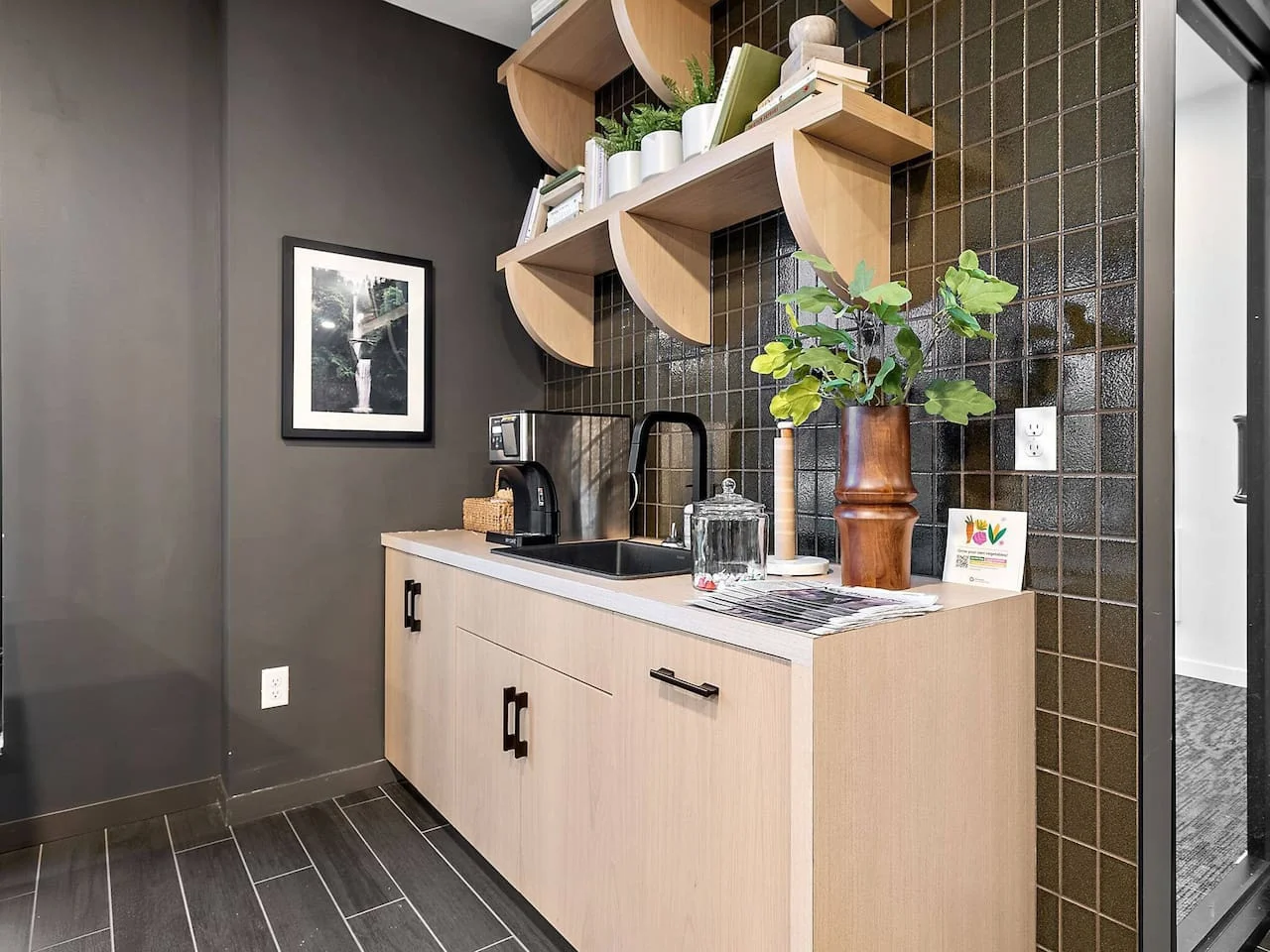 The kitchen’s open layout allows you to move freely as you prepare meals, with everything you need at your fingertips.