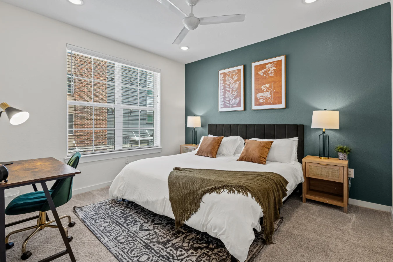 Lux APT Close to Downtown w/KING BED+BALCONY+LNDRY