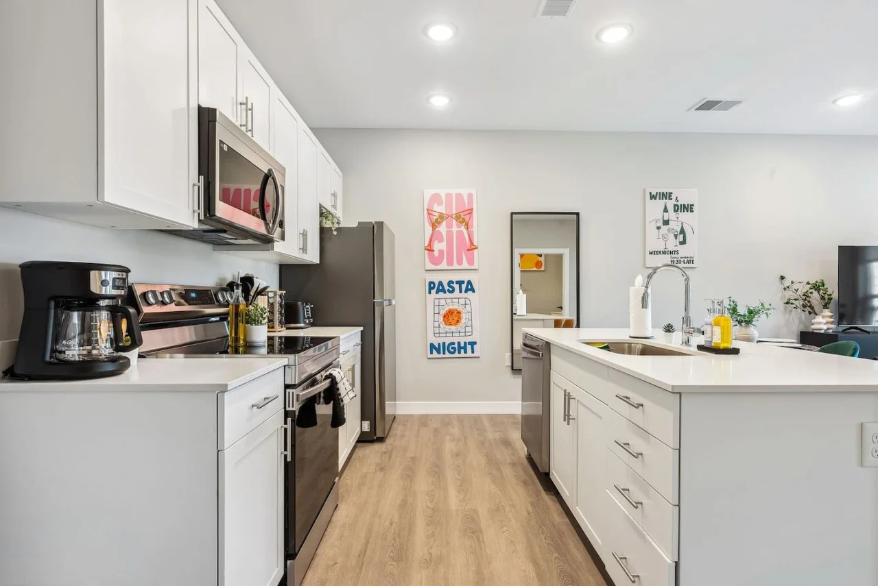 The kitchen’s open layout allows you to move freely as you prepare meals, with everything you need at your fingertips.