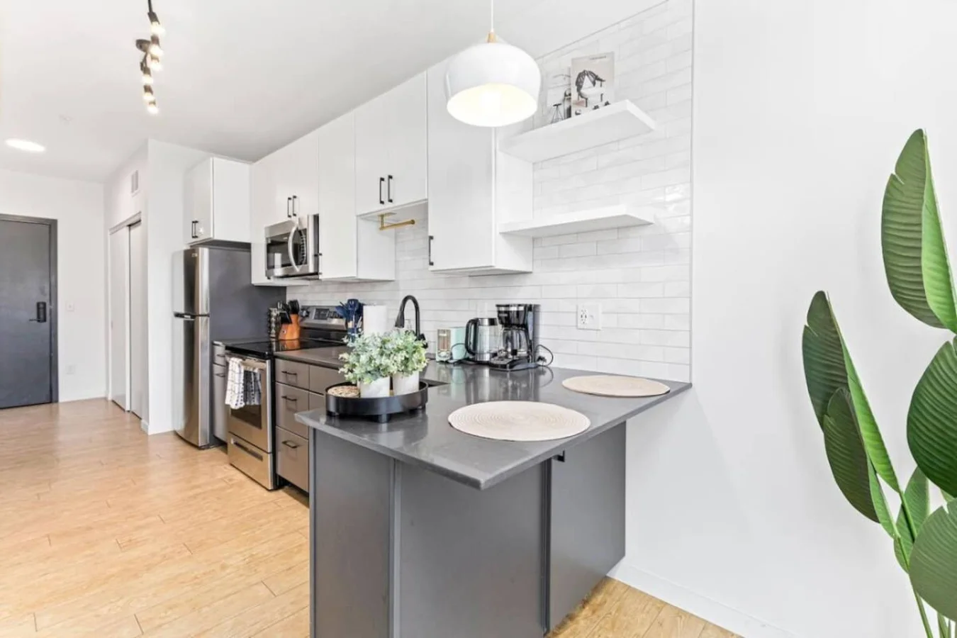 You can almost hear the sizzle of ingredients as you cook in the well-equipped kitchen, where every detail is designed for convenience.