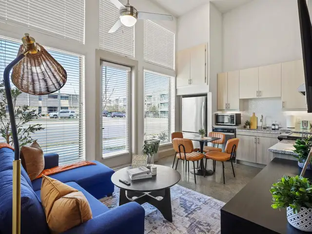 Chic 1B Apt by Bishop & Downtown