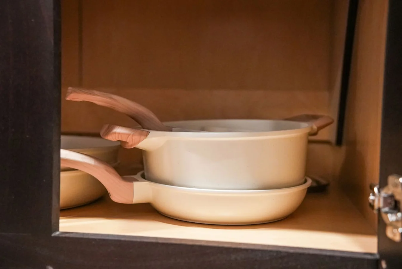 You’ll love the convenience of this fully equipped kitchen, where you can brew coffee, cook meals, or prepare snacks. The cozy layout and warm ambiance make cooking here a delightful part of your stay.