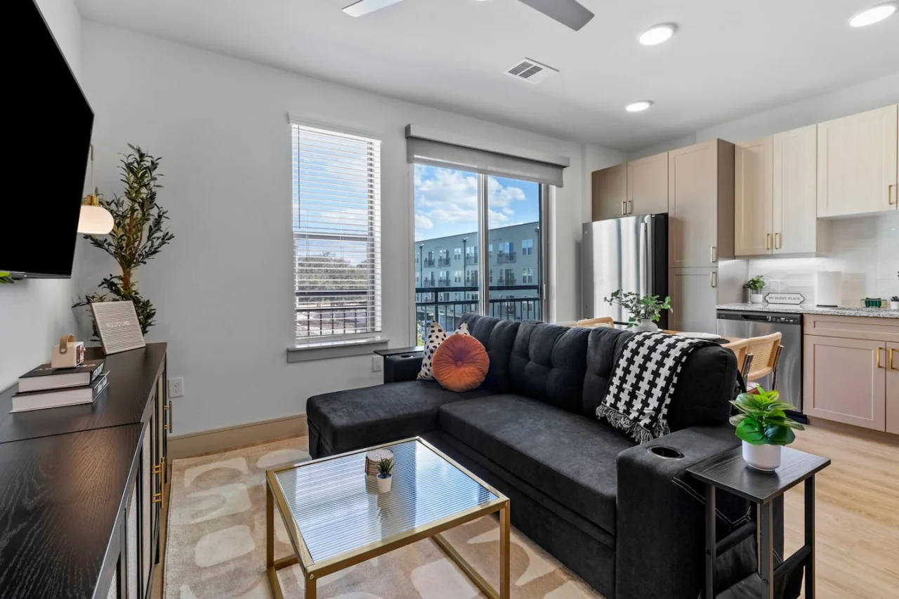 The living room invite you to relax and unwind, with a layout designed to maximize comfort and tranquility.