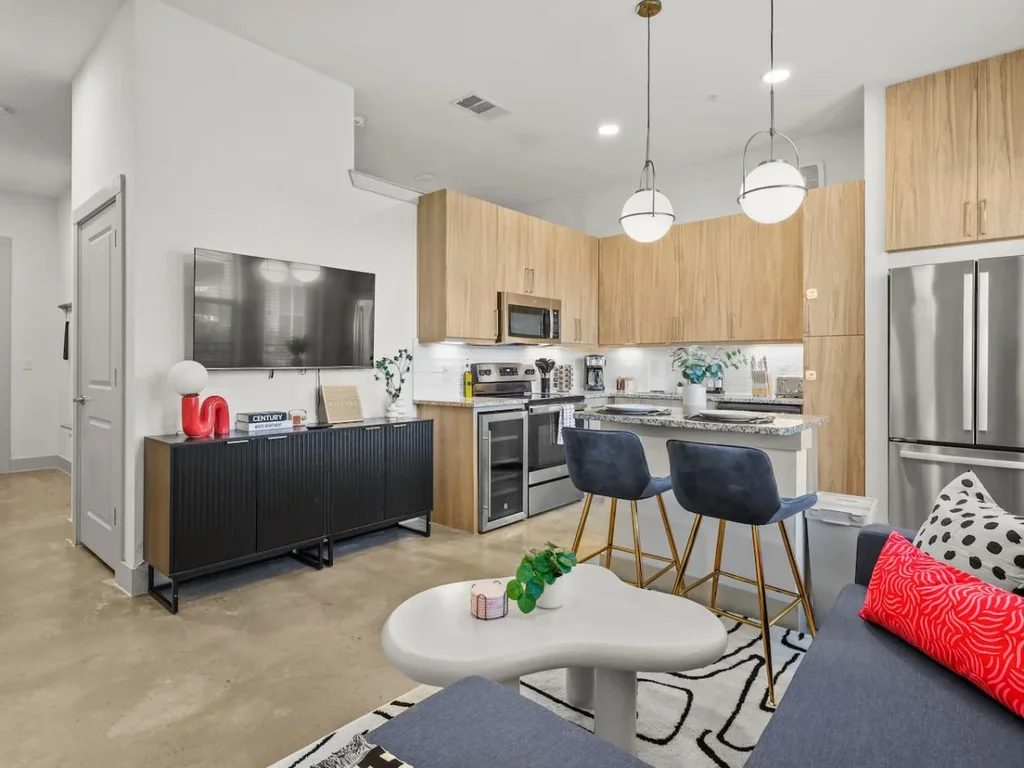King 1BR/1BA | Pool+ Parking | 5 min to Galleria