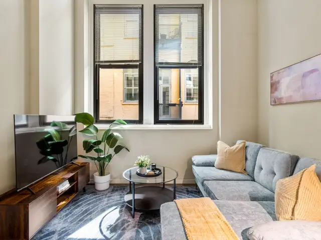 1Bed/1.5Bath Gym+Pool, Stadium.