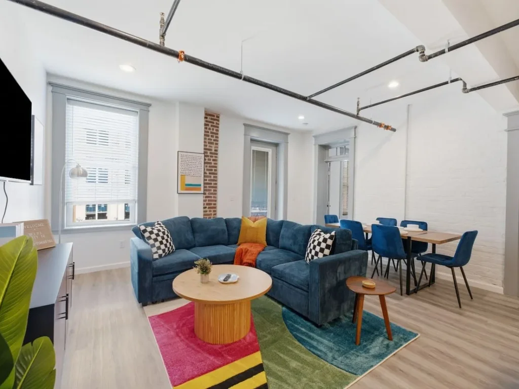 Lux Executive Suite: Sleeps 5; Heart of Columbus