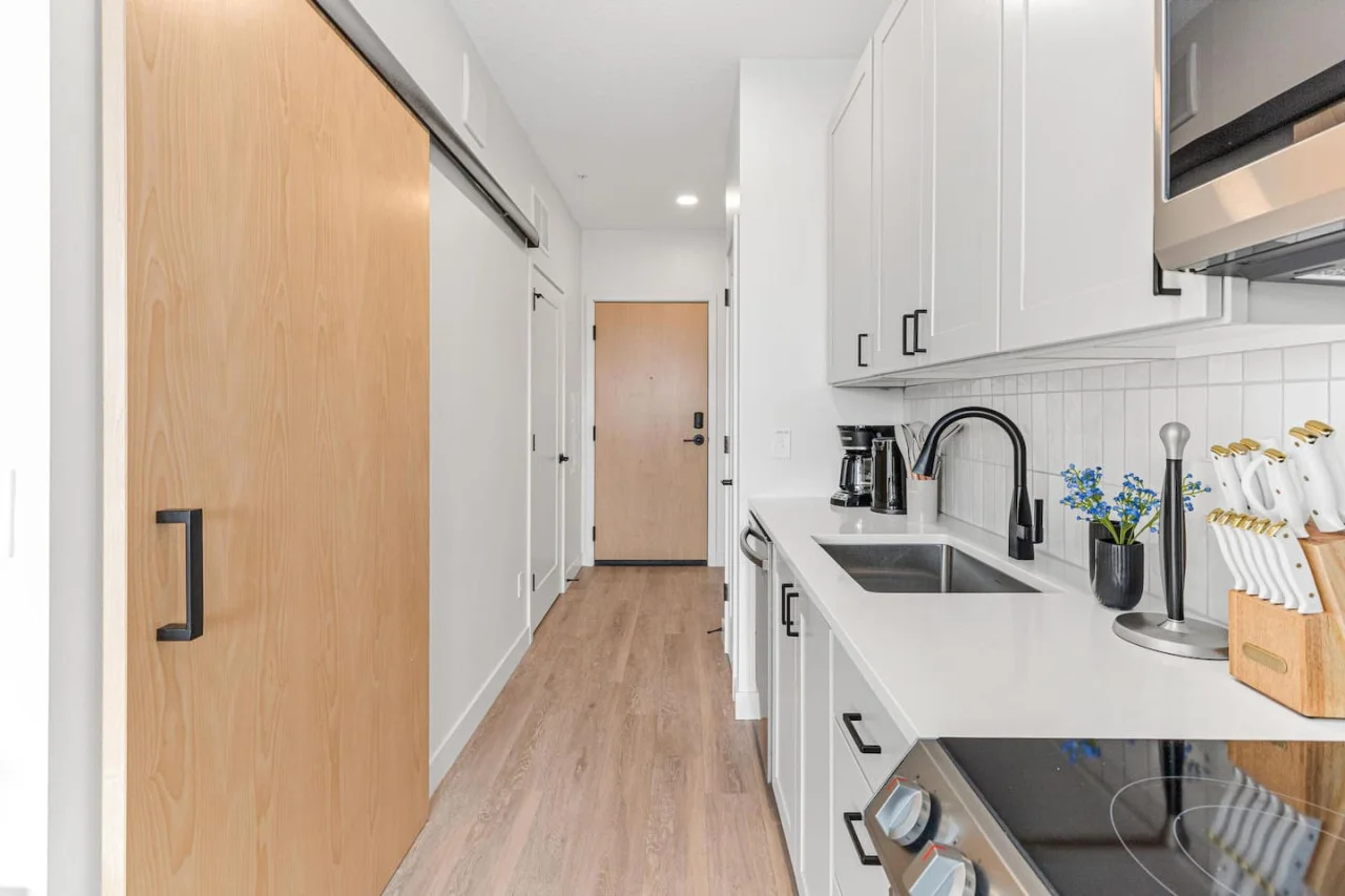 The kitchen’s open layout allows you to move freely as you prepare meals, with everything you need at your fingertips.