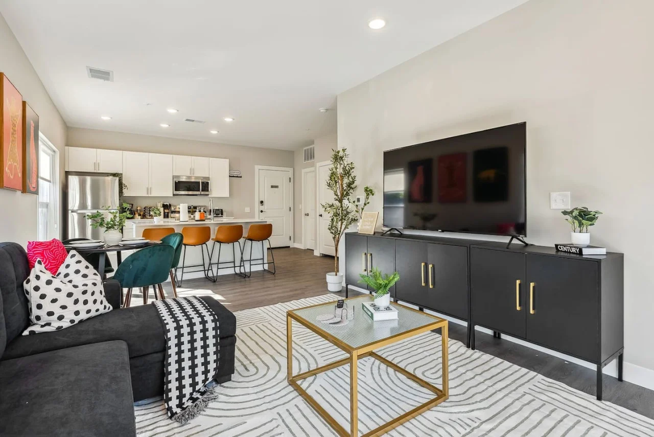You feel a sense of peace as you step into the living room , with its inviting decor and soothing tones.