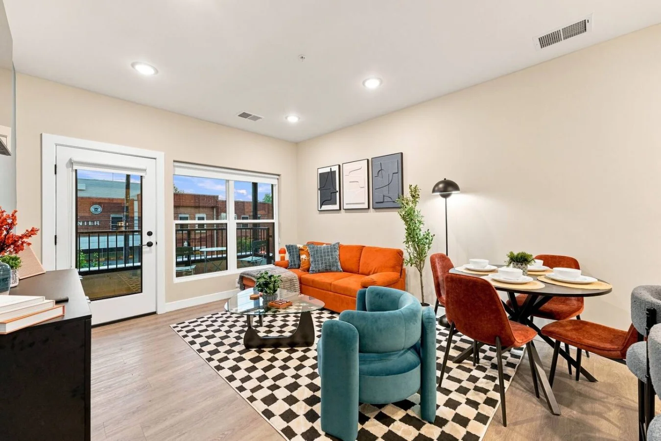 Modern 1BR Apt with Balcony, Gym and Free Parking