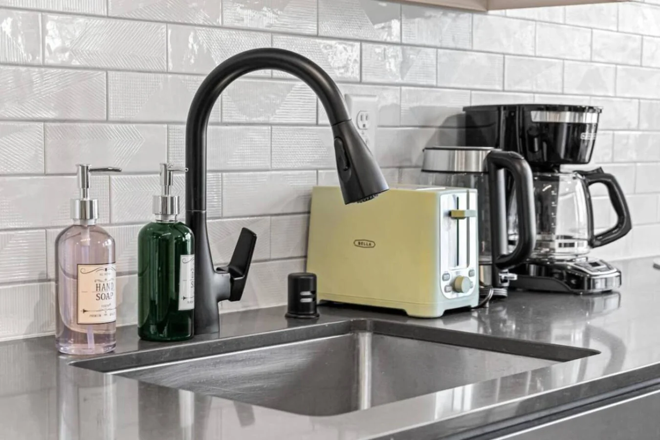 The kitchen’s open layout allows you to move freely as you prepare meals, with everything you need at your fingertips.