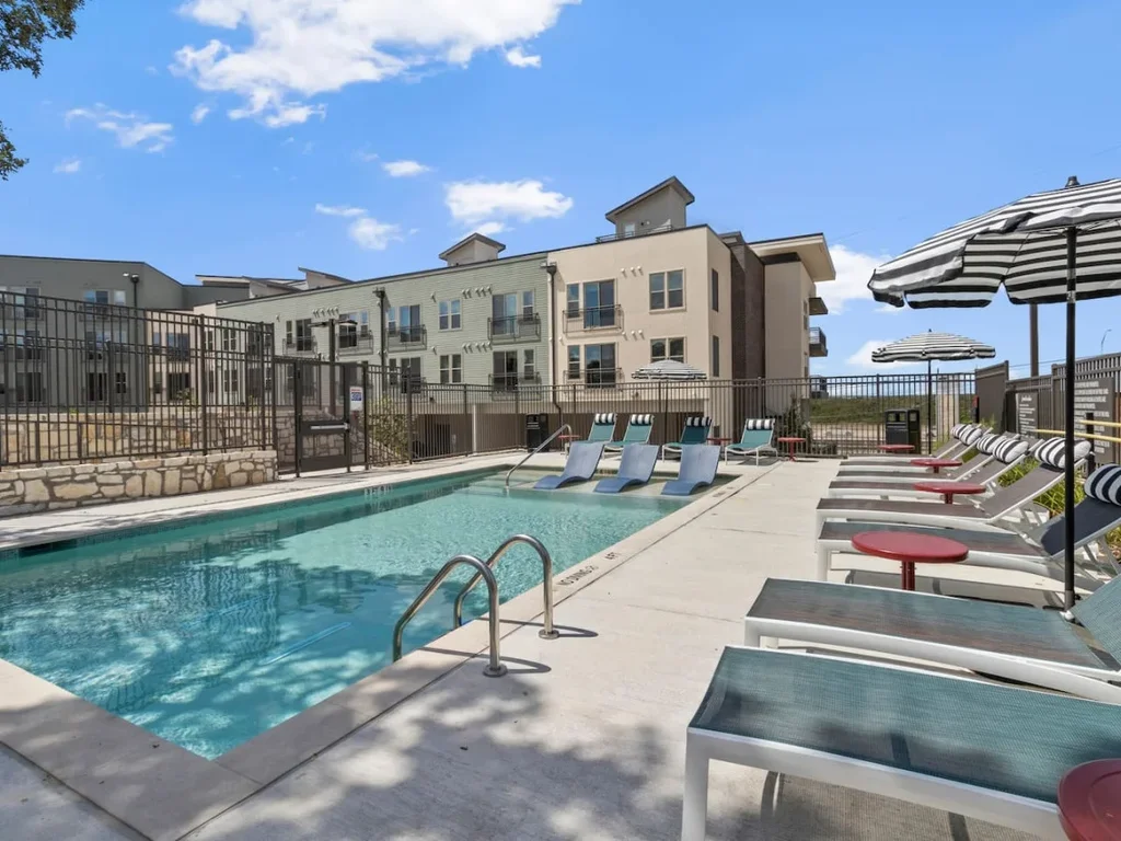 1Bed 1Bath Pool + Gym | Near Domain Mall + Airport