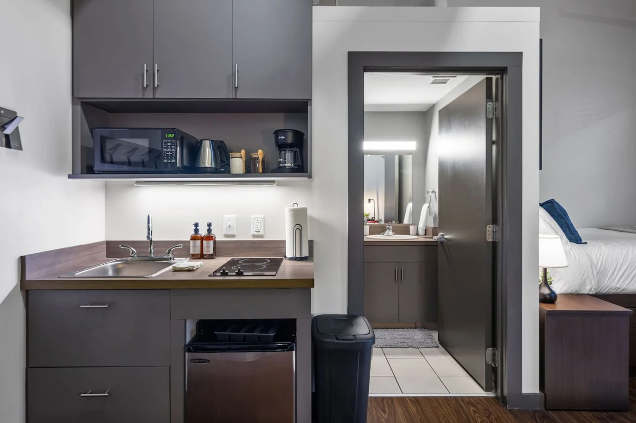 The kitchen’s open layout allows you to move freely as you prepare meals, with everything you need at your fingertips.