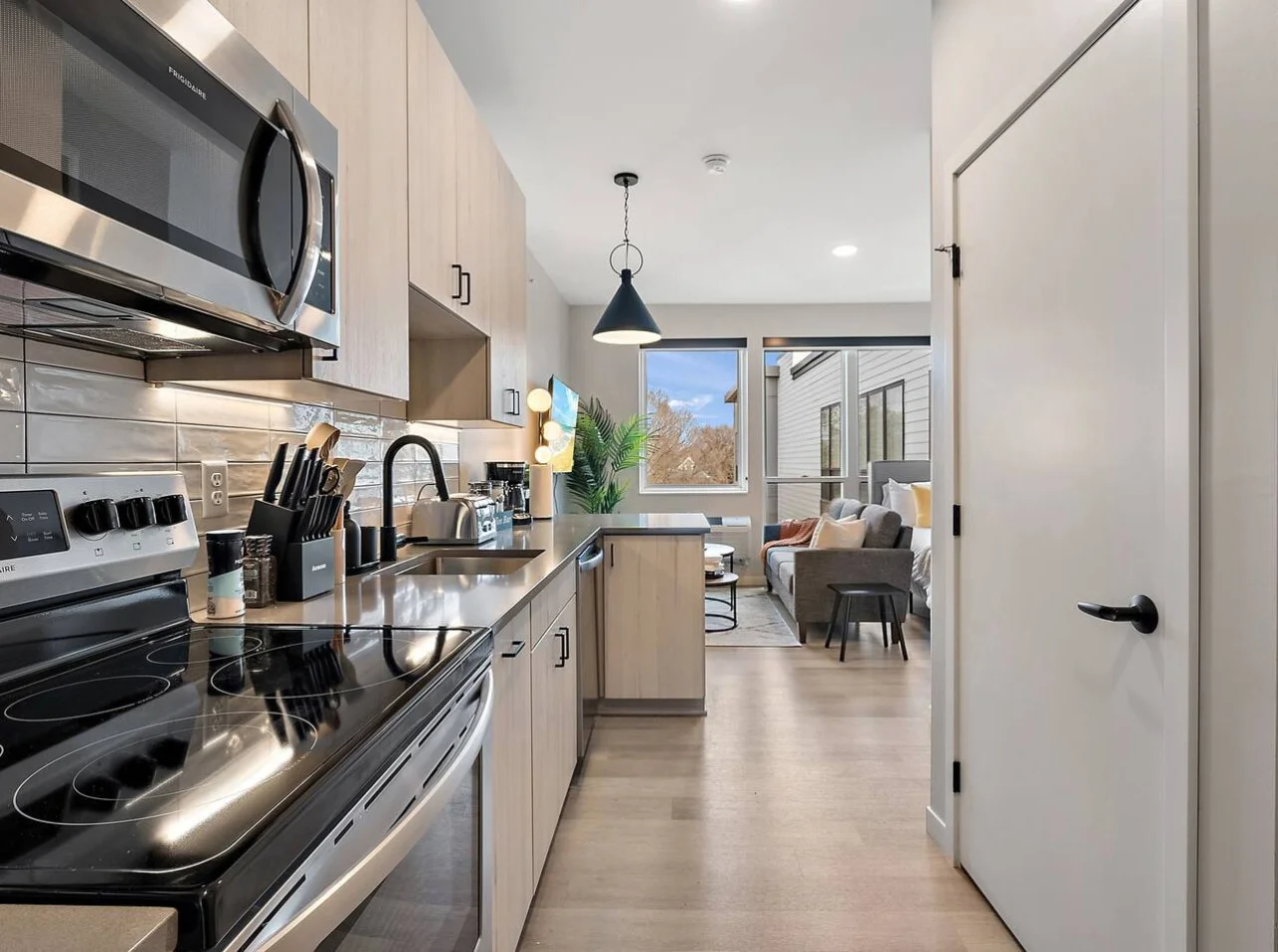 The kitchen’s open layout allows you to move freely as you prepare meals, with everything you need at your fingertips.