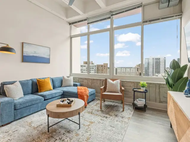 Stylish DT 1BR,Prime Location