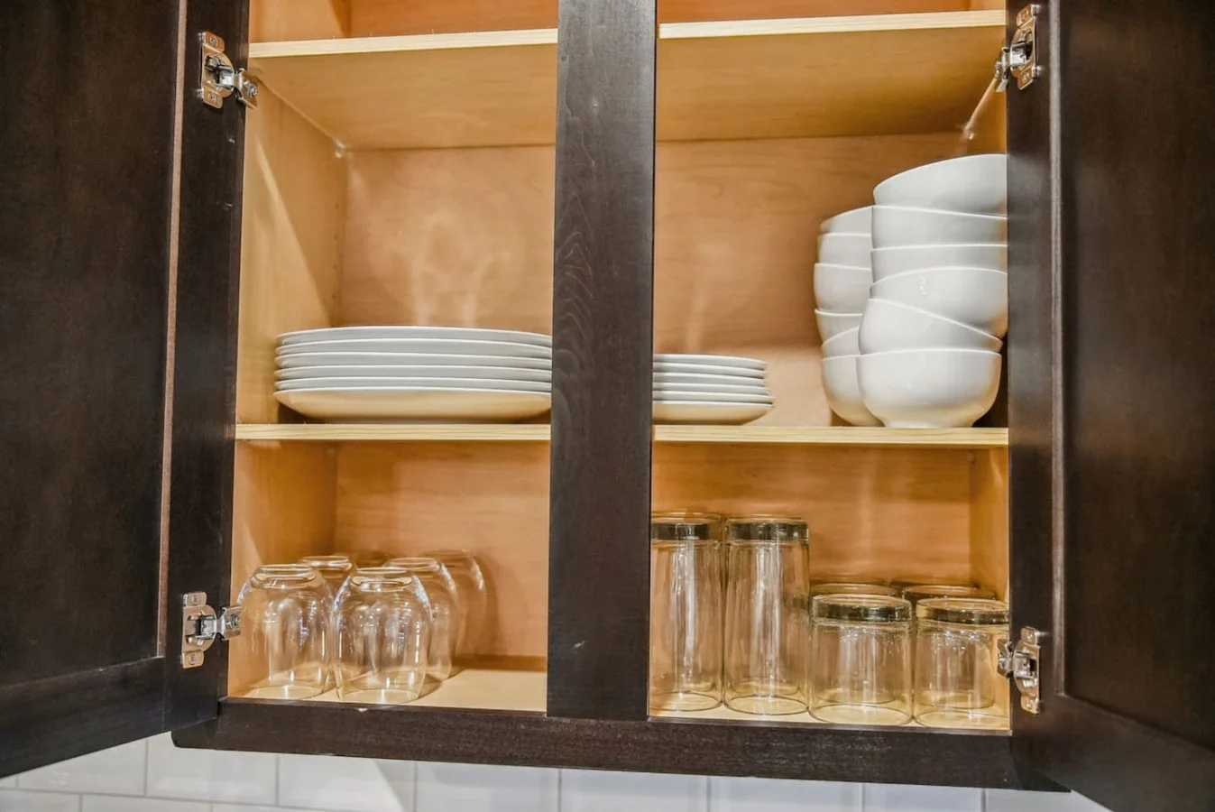 You’ll love the convenience of this fully equipped kitchen, where you can brew coffee, cook meals, or prepare snacks. The cozy layout and warm ambiance make cooking here a delightful part of your stay.