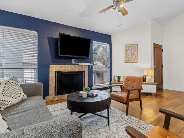 Walk to SoCo|Private Patio|Free Parking|Pets OK