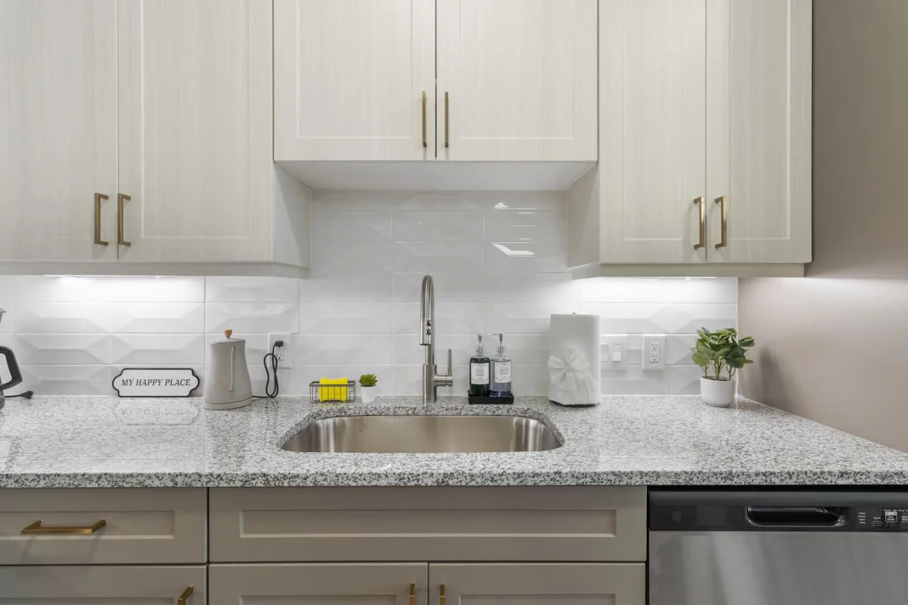 The kitchen’s open layout allows you to move freely as you prepare meals, with everything you need at your fingertips.